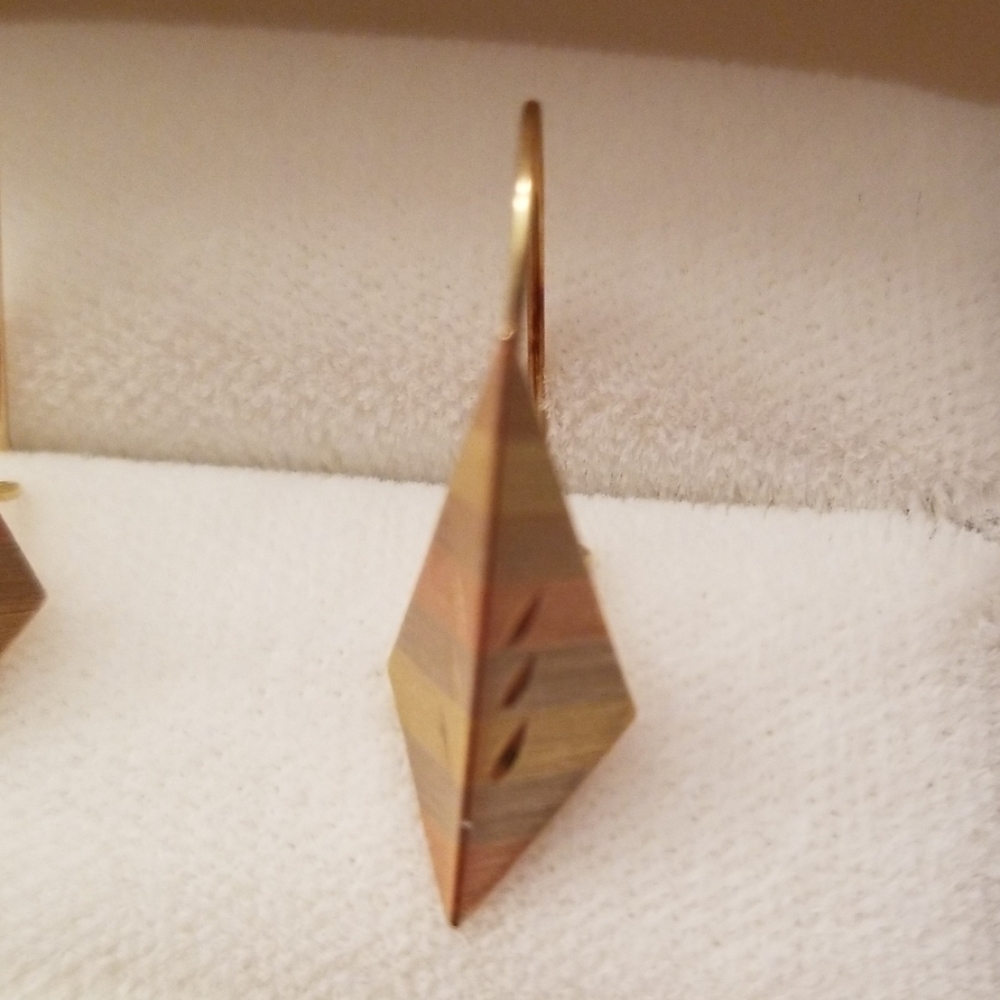 Tri-gold geometric earrings - Picture 2 of 6